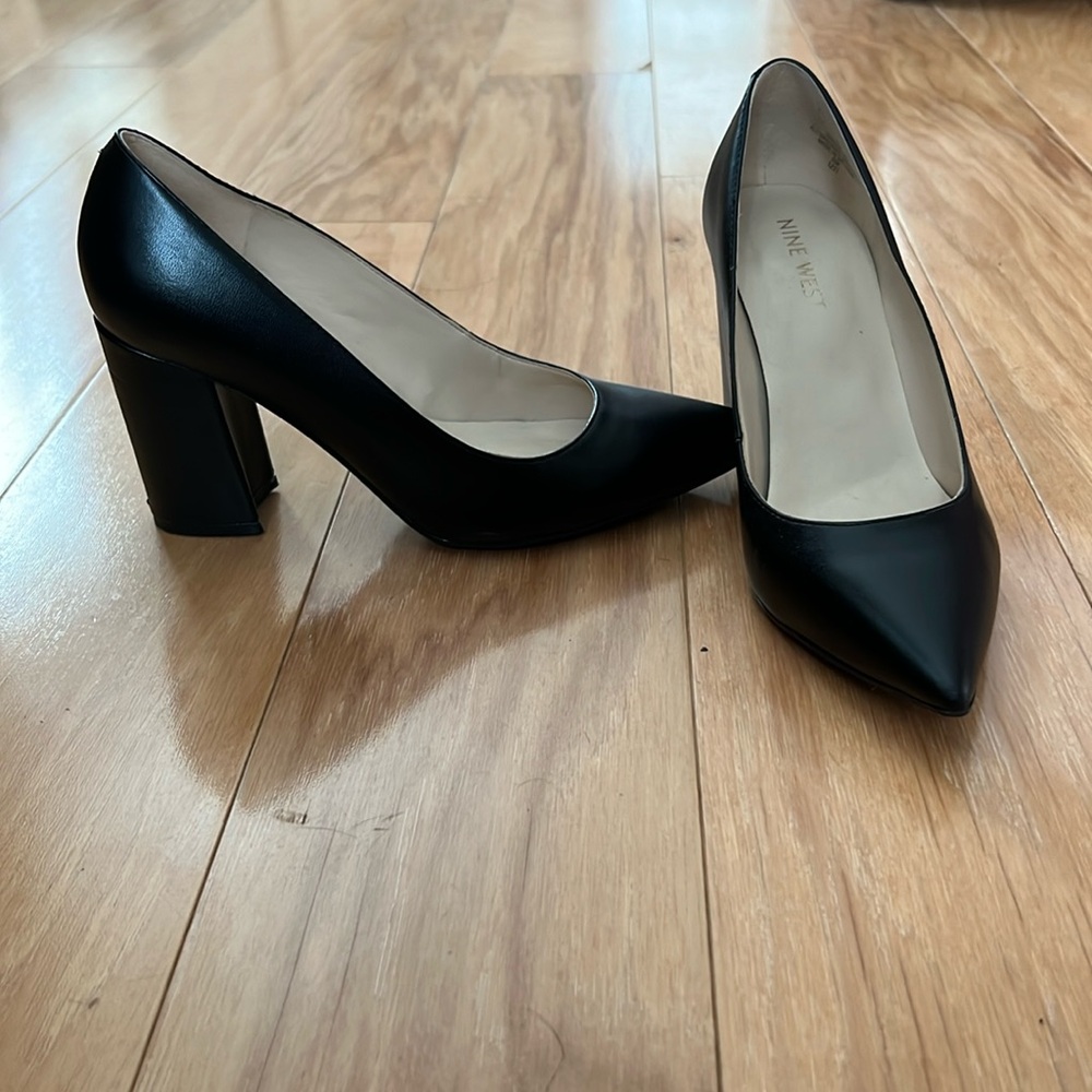 Barely used size 6 nine west black block heels